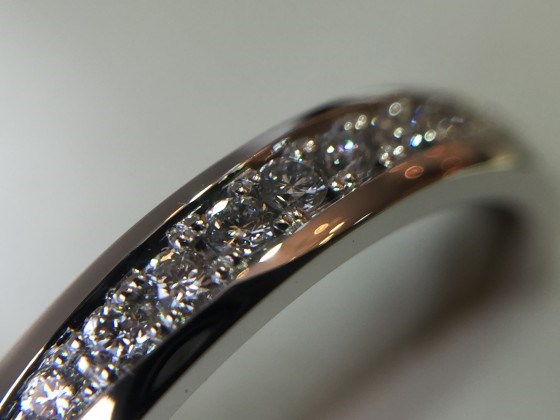 ジュエルミキの鍛造結婚リング　ダイヤモンド