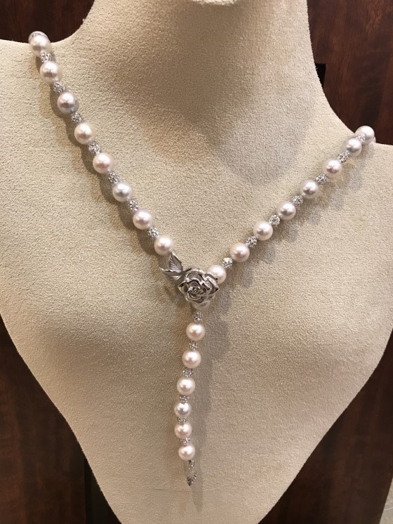 大分、延岡、宮崎で真珠のことならジュエルミキ！パールチョーカーを使って真珠Yラインネックレスをキラキラパーツを使って作りました！