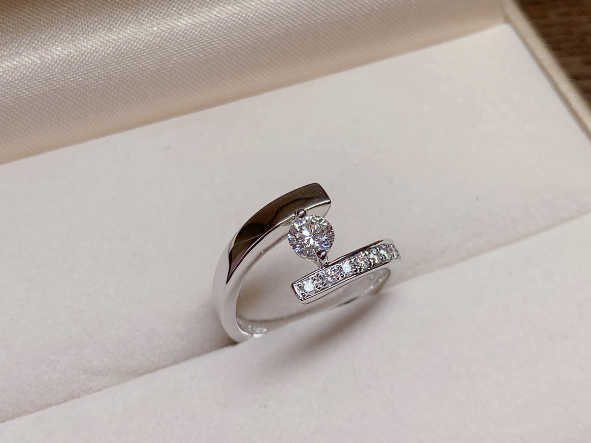 結婚10周年記念 スイートテンダイヤモンドをプレゼント 10年前 婚約指輪を買ってあげてないので 大分 延岡 宮崎で結婚指輪 やジュエリーに関するお悩み相談を解決する宝石鑑定士のブログ ジュエルミキ社長のブログ
