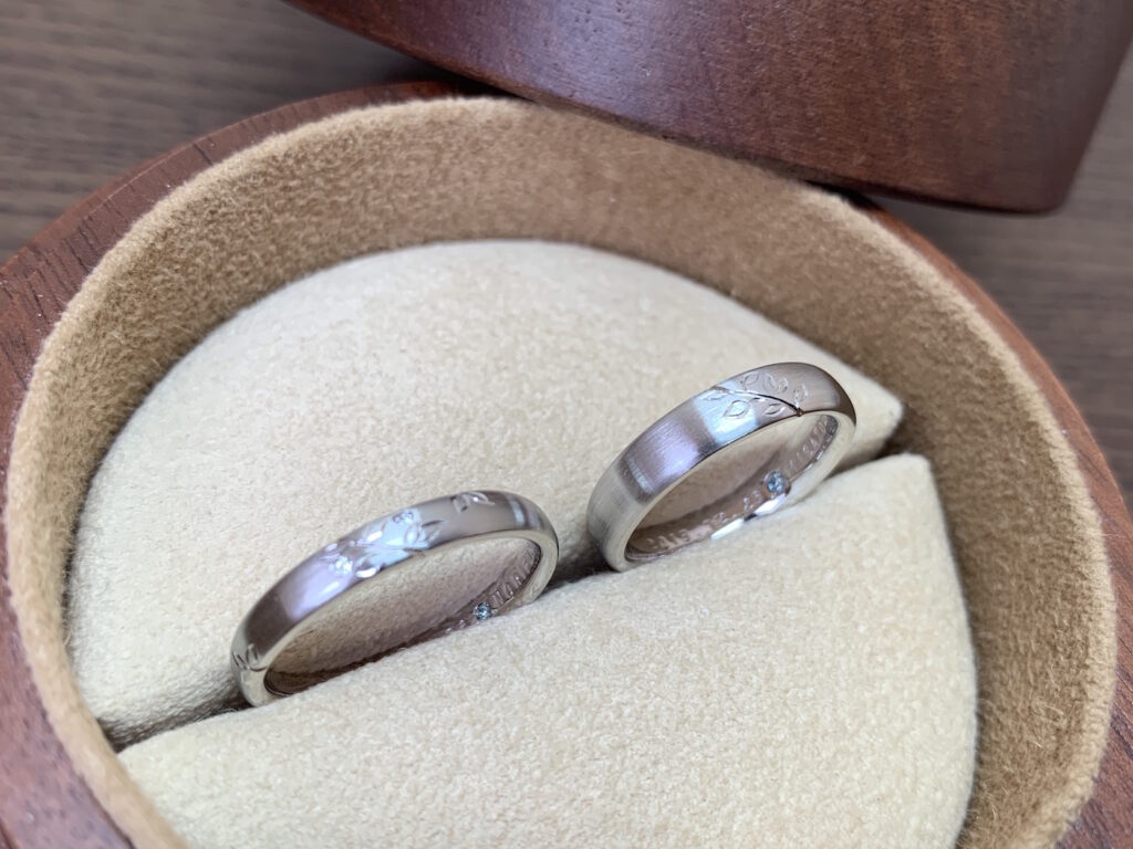 手彫り　結婚指輪